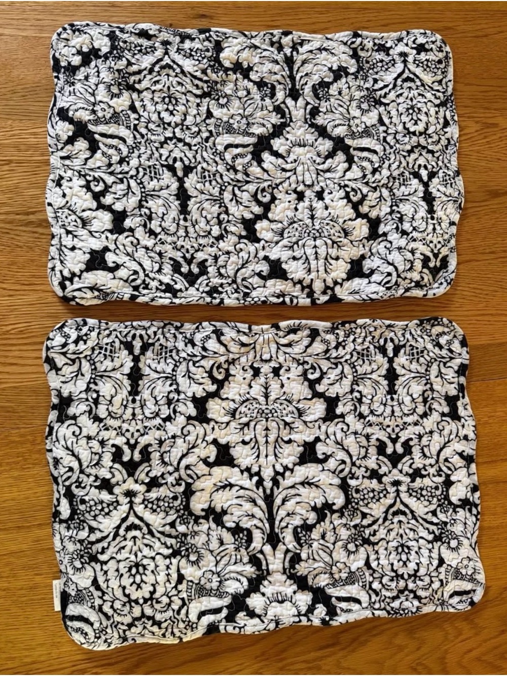 Black and White Damask Quilted Placemat Set - Home Accents